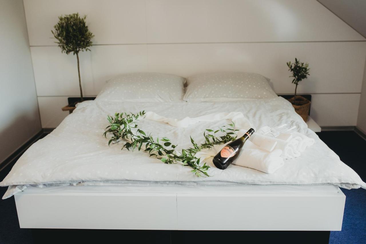 Hotel U Racka Ostrozska Nova Ves Ngoại thất bức ảnh