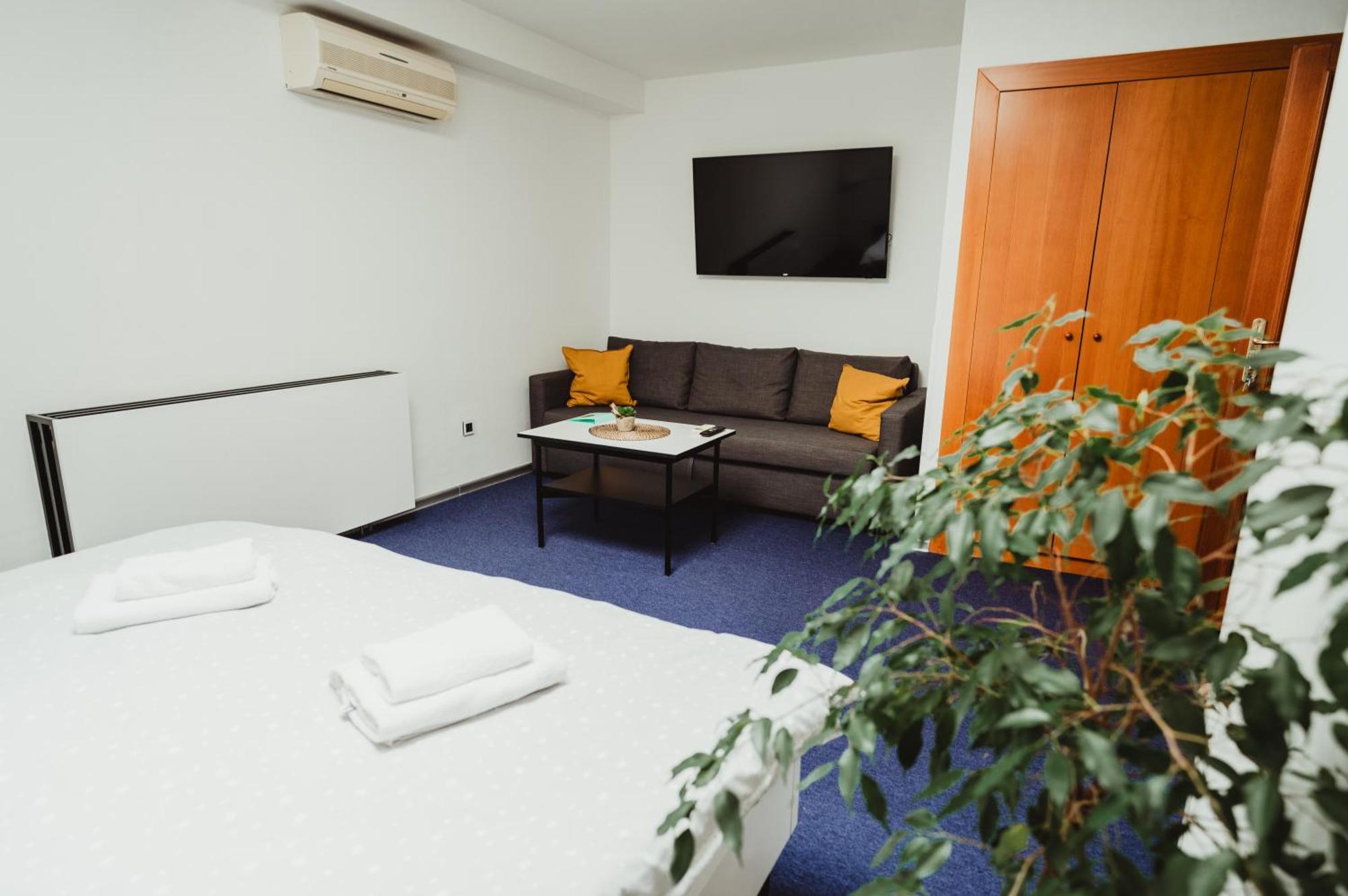 Hotel U Racka Ostrozska Nova Ves Ngoại thất bức ảnh