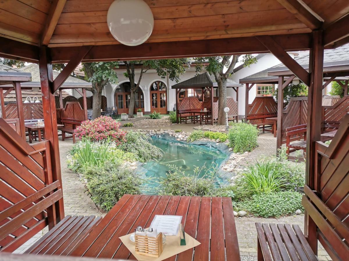 Hotel U Racka Ostrozska Nova Ves Ngoại thất bức ảnh